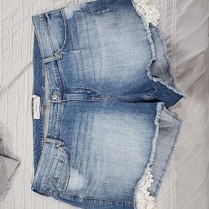 Jean shorts with lace trim